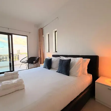 Private Pool Escape - Stylish Island San Ġwann
